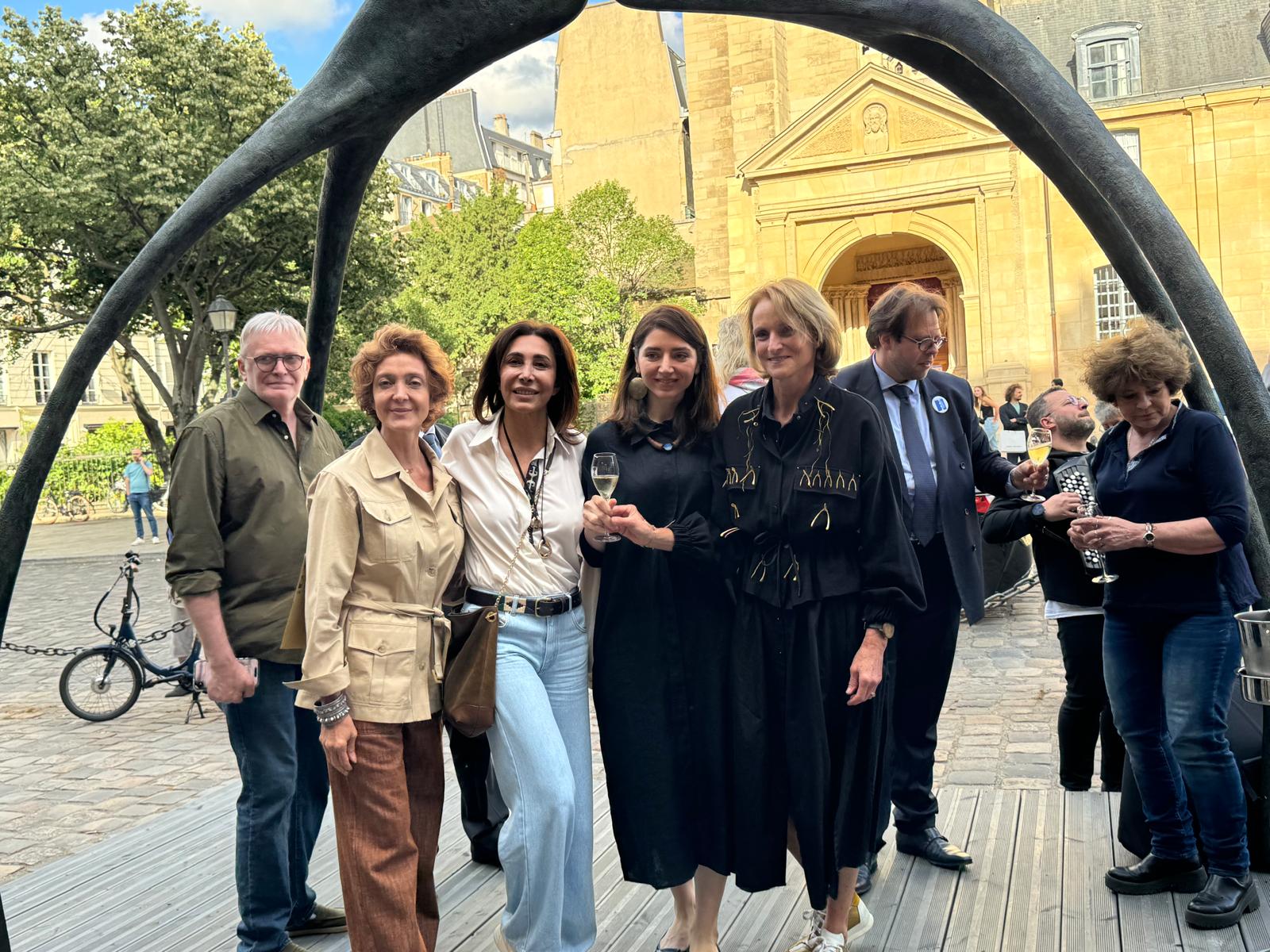 Installation d'une oeuvre d'art à Paris 6